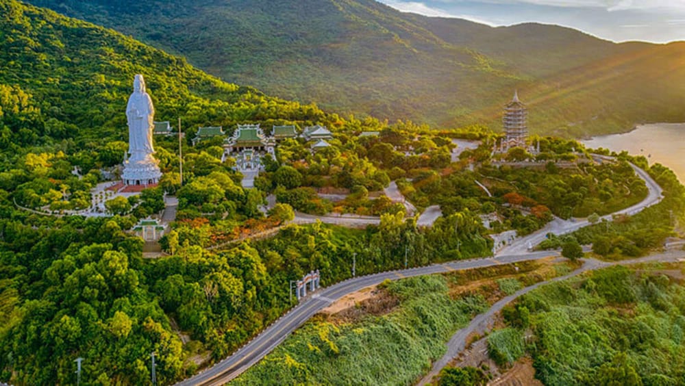 Đường lên chùa Linh Ứng Đà Nẵng
